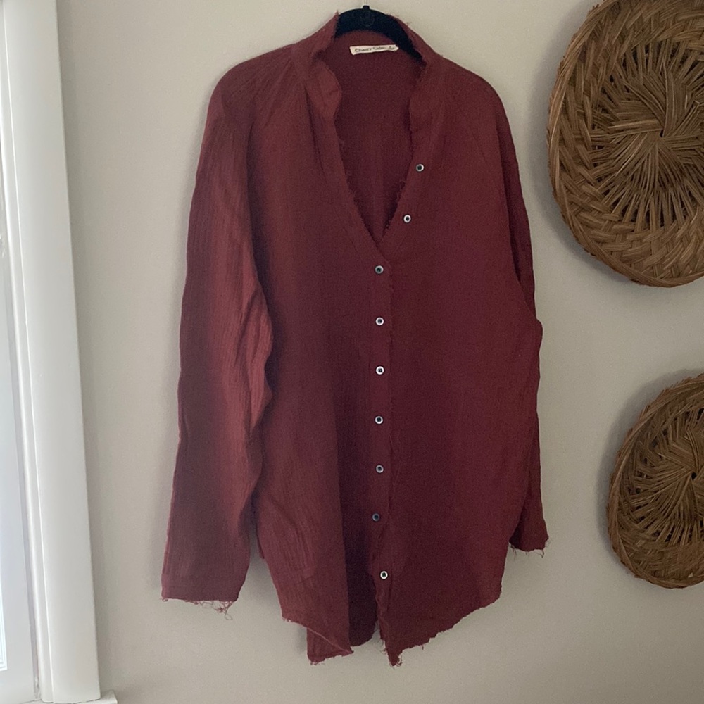 Gauze tunic shirt maroon red brown with pockets. Women’s medium